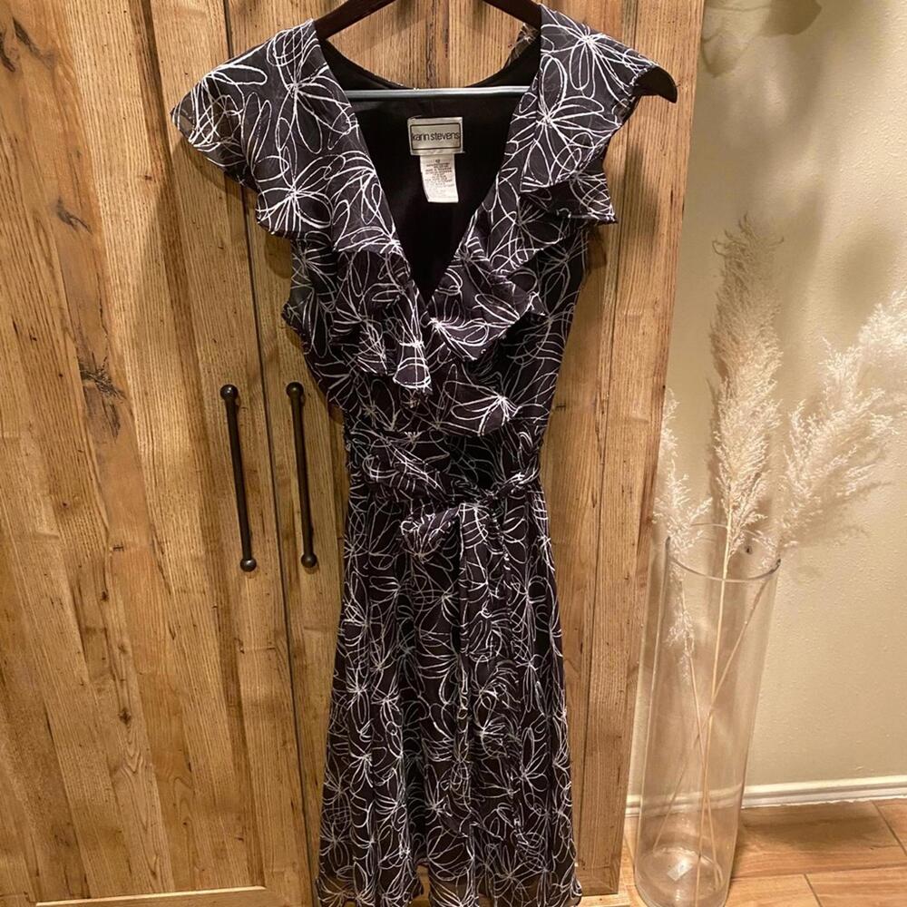 Black and white flowy dress